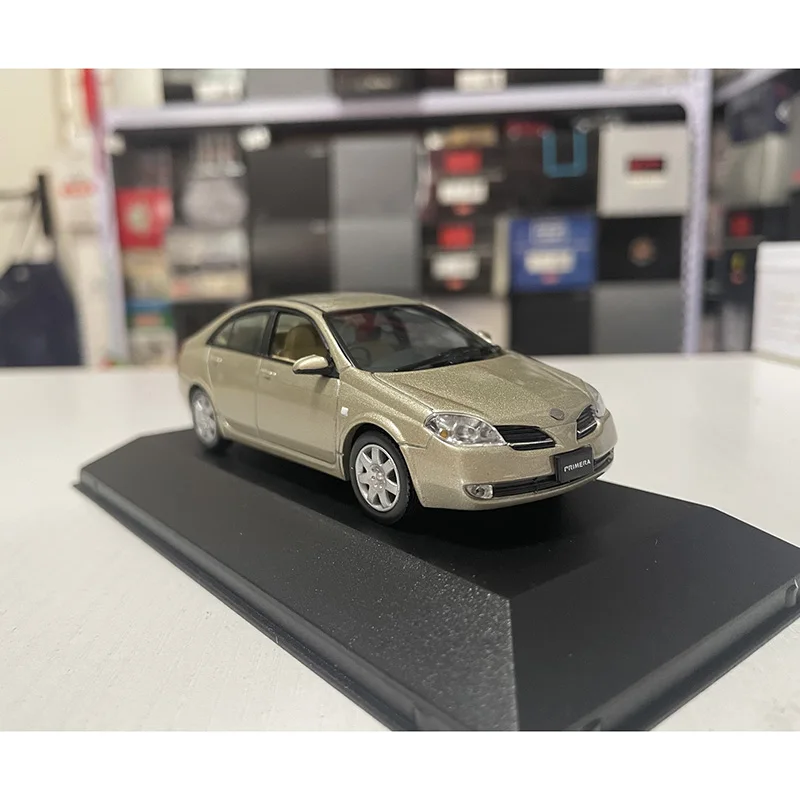 Molded под налягане Модел автомобил Nissan Primera 2001 в мащаб 1: 43 от сплав, събиране на магазини за бижута, Играчки за кола