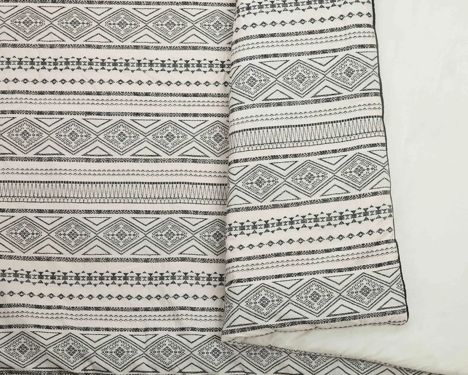 Комплект сиво средни видоизменен одеяла в ивица от 3 теми, пълен/на кралицата