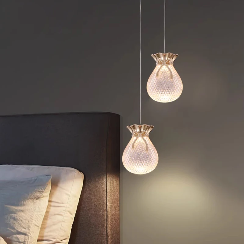 Креативна нощна малък полилей Лъки Bag, Метална + акрил подвесная лампа, Окачена лампа за спалня, дневна, стълбище, Начало декор