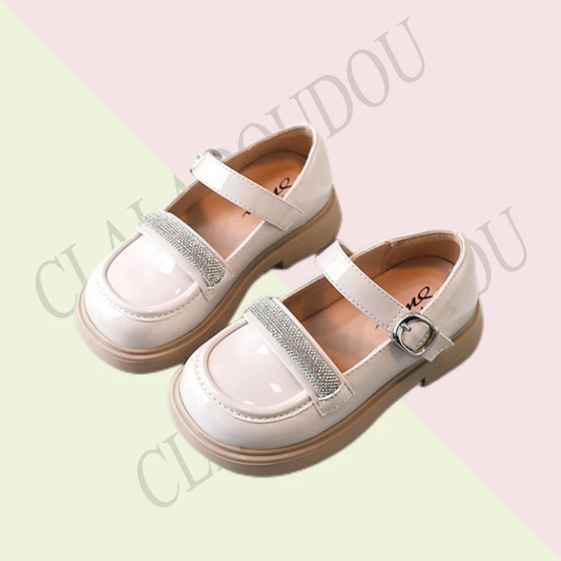 Марка 2023, Детски обувки на плоска подметка от лачена кожа за момичета, обикновена есенни модела обувки с кристали За Деня на Раждането на детето, Бежов, черен