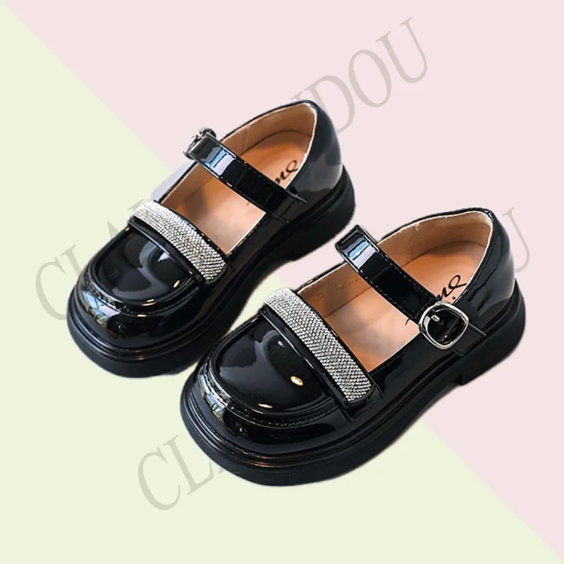 Марка 2023, Детски обувки на плоска подметка от лачена кожа за момичета, обикновена есенни модела обувки с кристали За Деня на Раждането на детето, Бежов, черен
