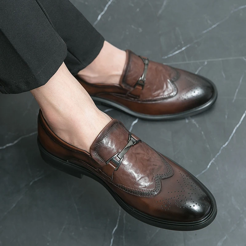 Мъжки бизнес облекло от естествена кожа в британския стил, с остри пръсти, пролет-лято, корейски модел дишащи обувки от лъскава кожа