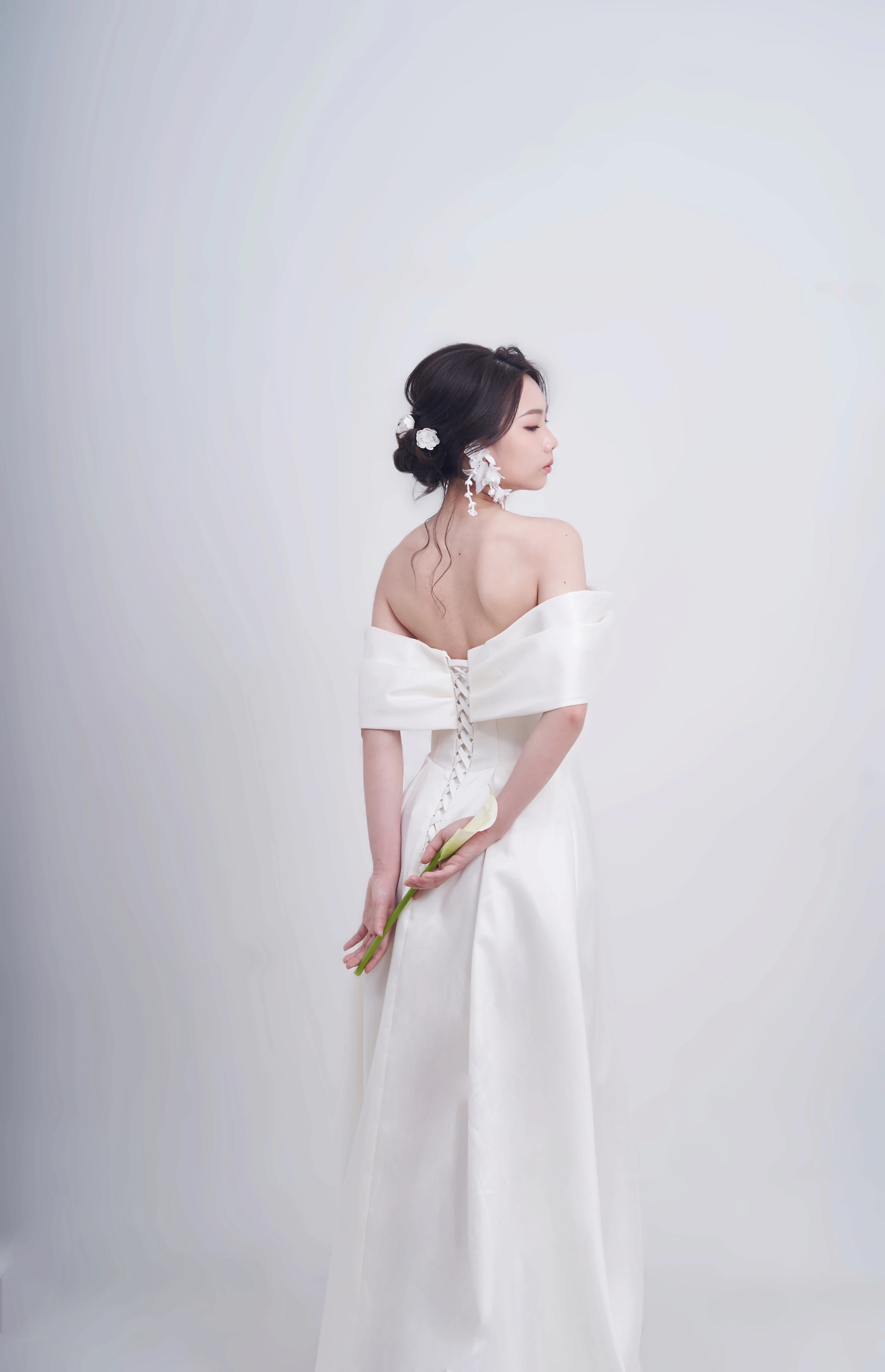 Сватбена рокля от сатен с драпировкой на раменете Последната мечти Бял цвят SDL-4-9 H049
