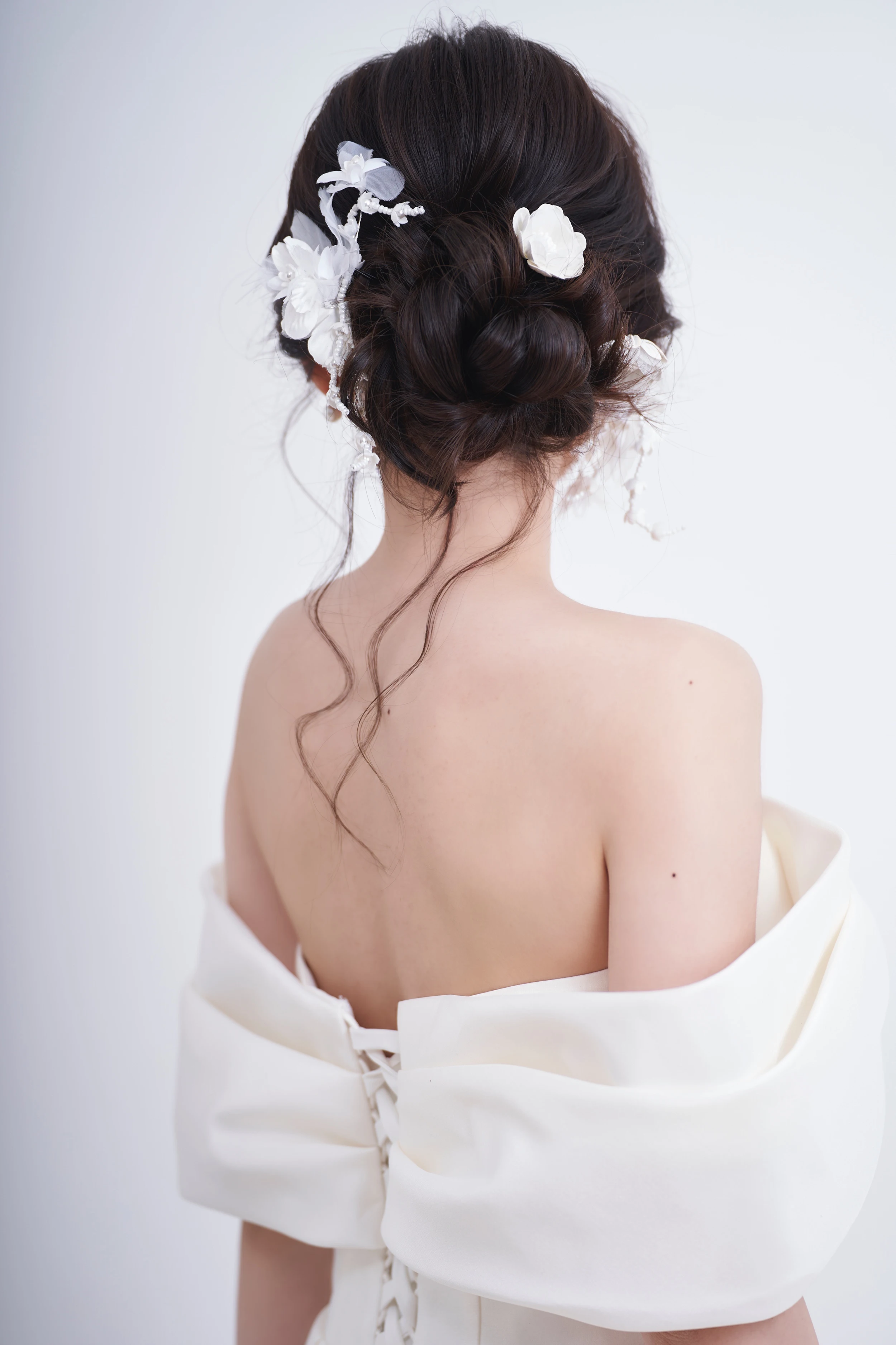 Сватбена рокля от сатен с драпировкой на раменете Последната мечти Бял цвят SDL-4-9 H049