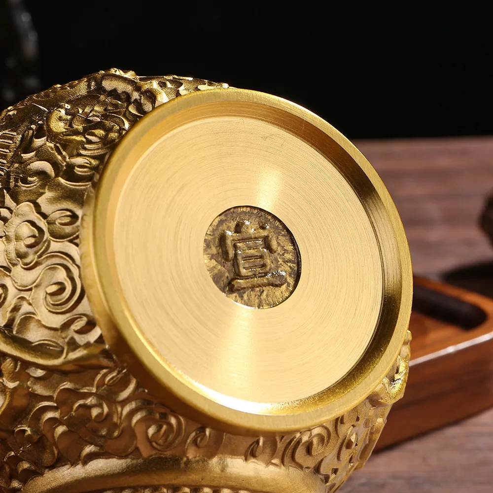 Стара изискана дърворезба в китайски стил под формата на кана сто благословии с ориз буркан за събиране на съкровища за привличане на богатство и внимание