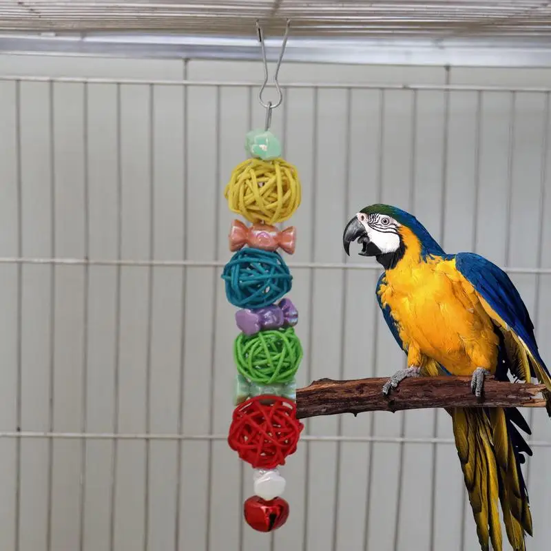 Фуражни играчки за Папагали Цветни Африкански Сив играчки за папагали С плетене на една кука в клетката, Дървената играчка, Играчка за птици, за да клетки Стимулират Естествената Стимулация