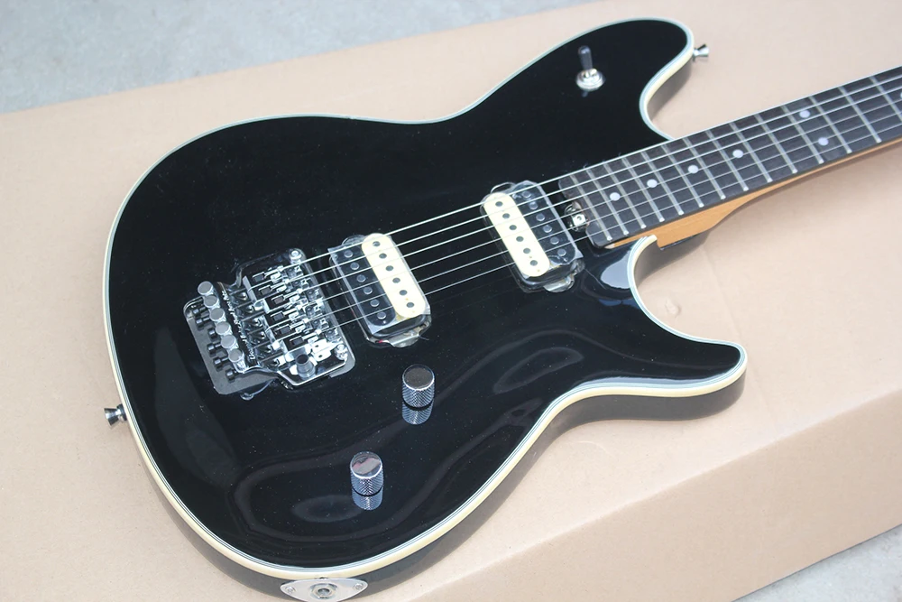 Черна 6-струнен електрическа китара с Тремоло система, звукоснимателями 