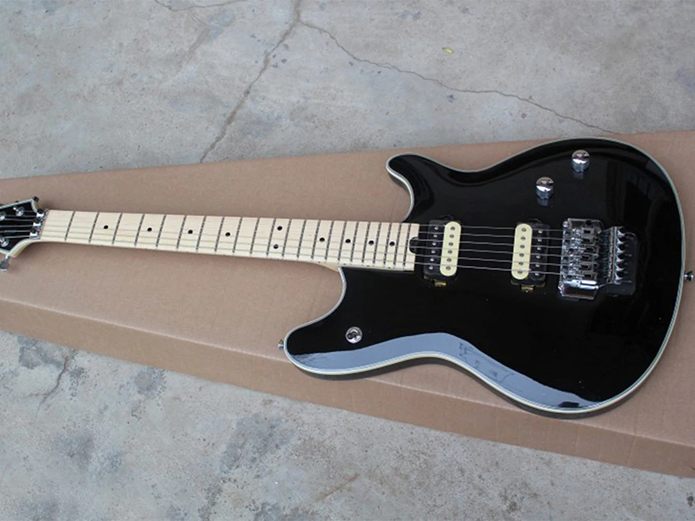 Черна 6-струнен електрическа китара с Тремоло система, звукоснимателями 