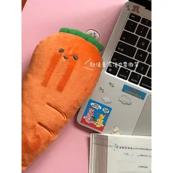 Морков кукла Чанта за писалки Плюшен кутия за писалки Канцелярская кутия за съхранение на канцеларски материали Чанта за моливи Калъф за моливи Канцеларски материали Корейски канцеларски материали