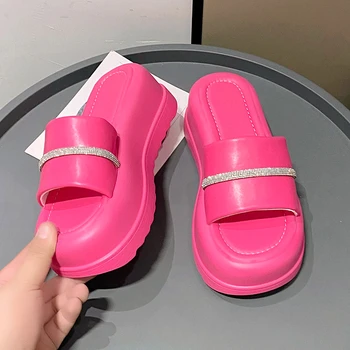 Нови дамски сандали в наклонено ток на дебела подметка 7,5 см, Модерен дизайн, Женски мини плажни чехли, Елегантни обувки на висок ток с отворени пръсти